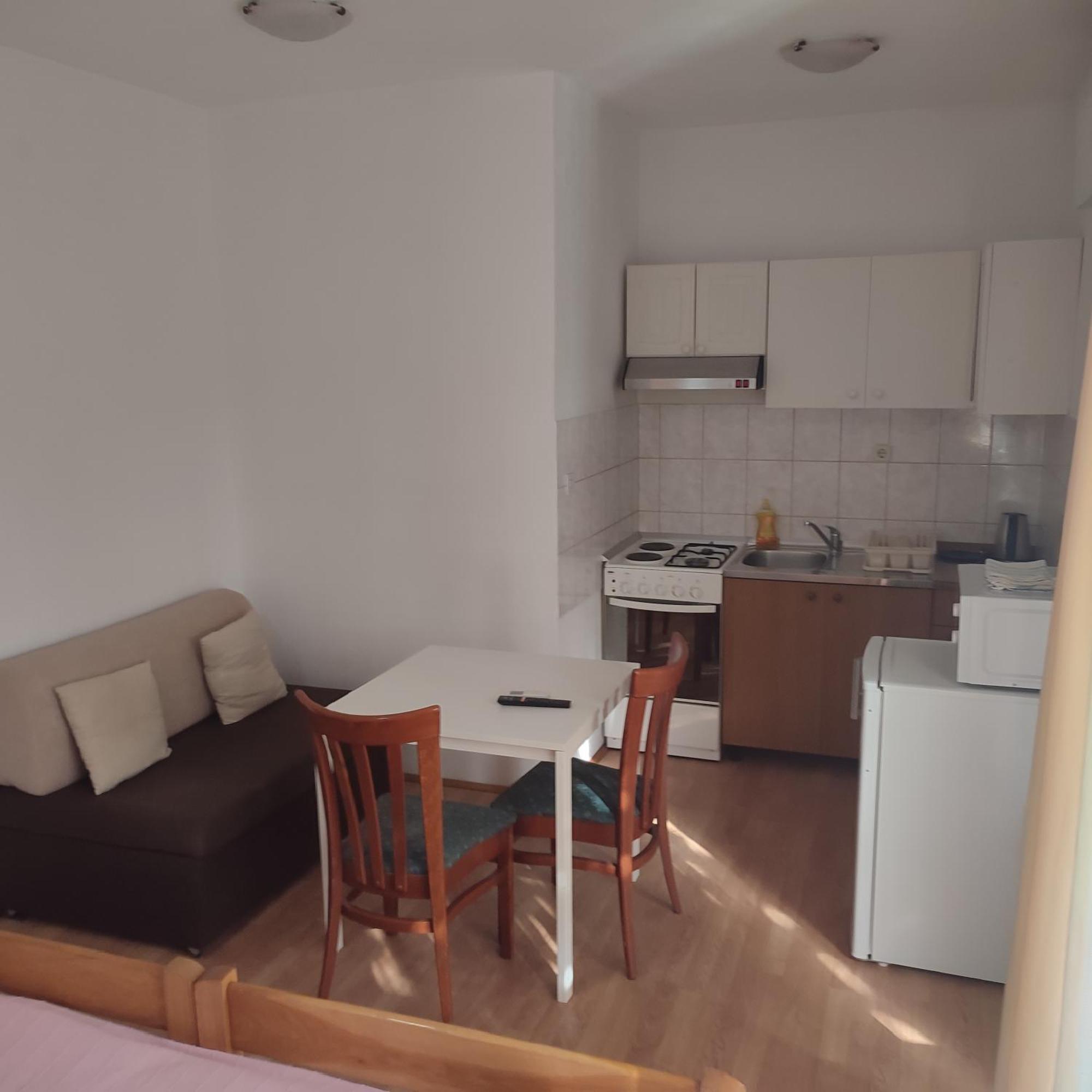 Apartmani Ledenko Kastela Bagian luar foto