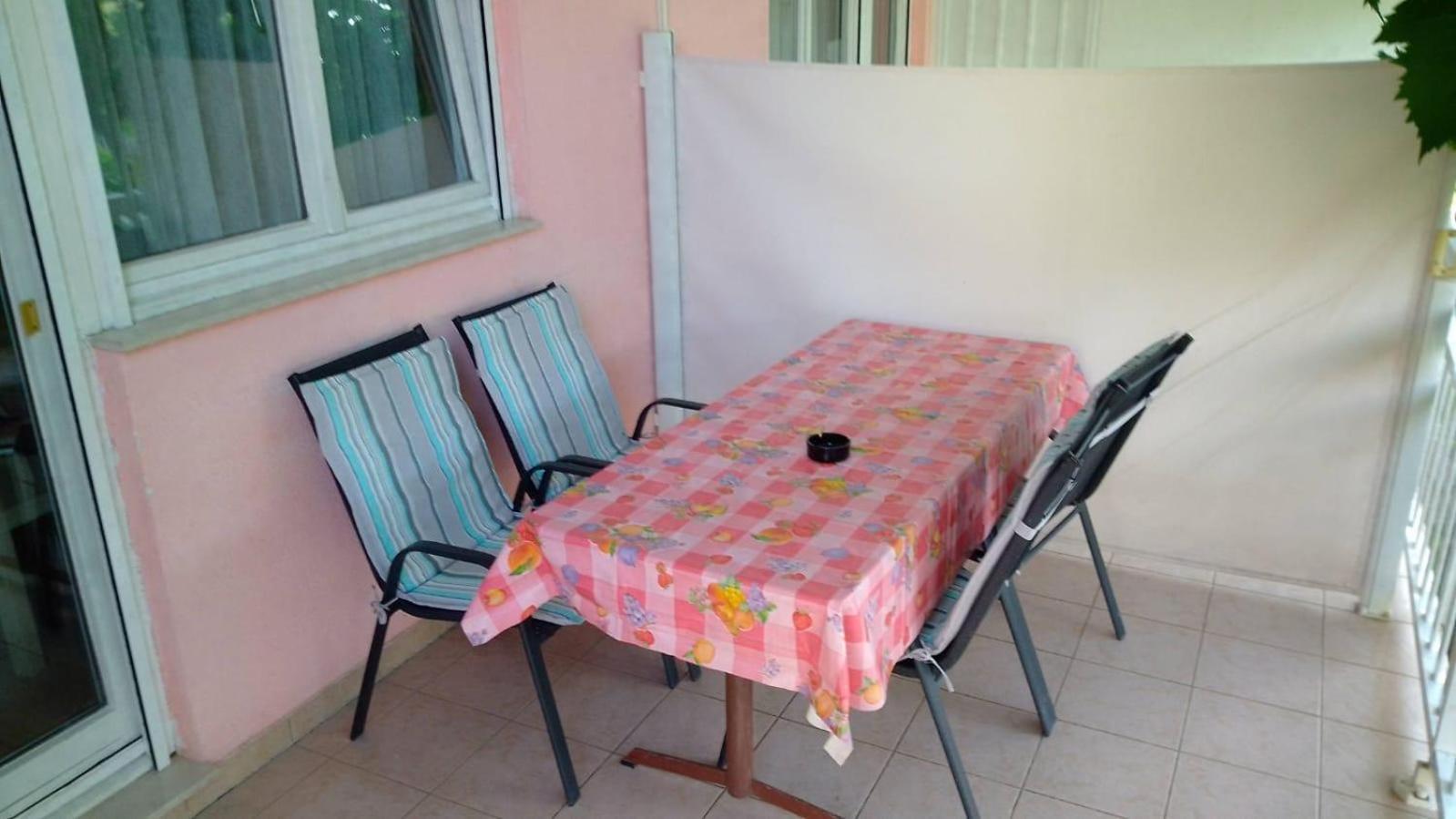 Apartmani Ledenko Kastela Bagian luar foto